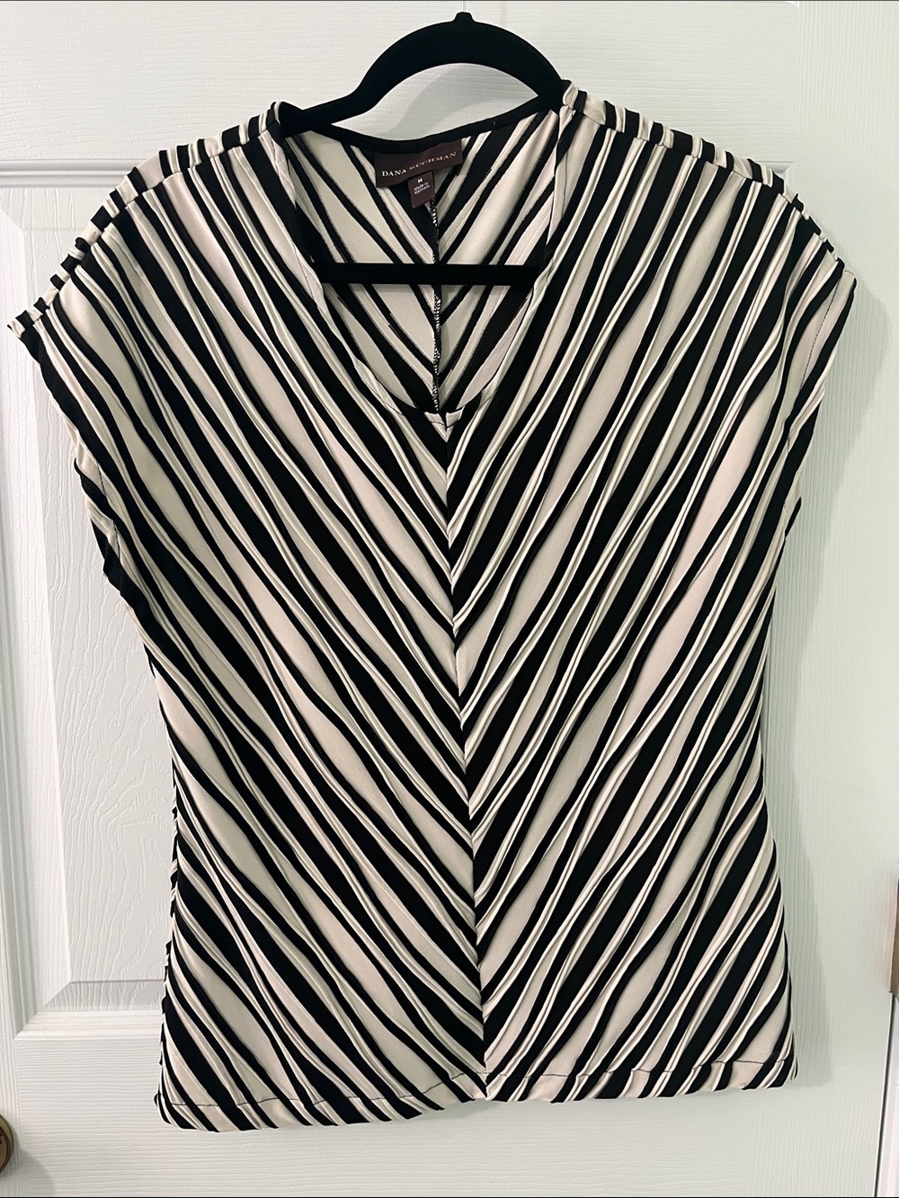 Dana Buchman Black & White Chevron Stripe V-Neck Top